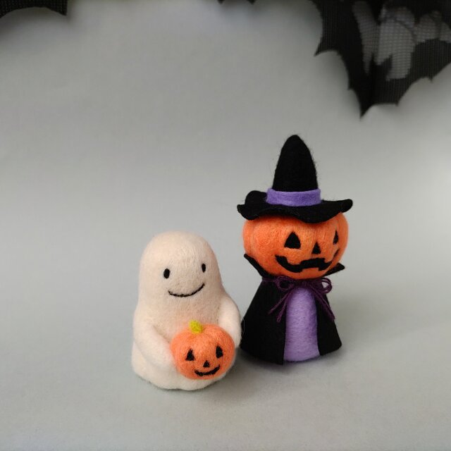 ドラキュラマントのジャックオランタンとおばけちゃん羊毛フェルト