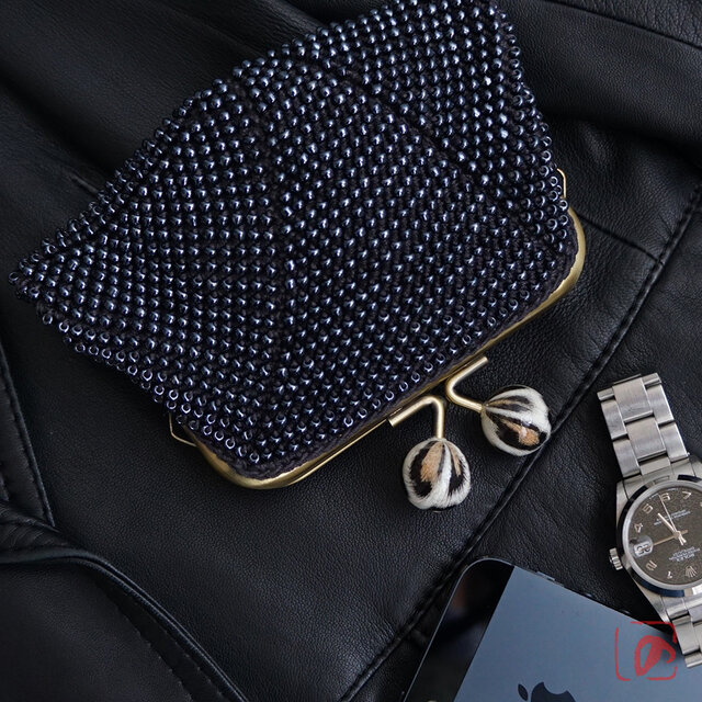 ばあば、大きめ・総ガラスビーズのスクエアがま口（Mara・2118）