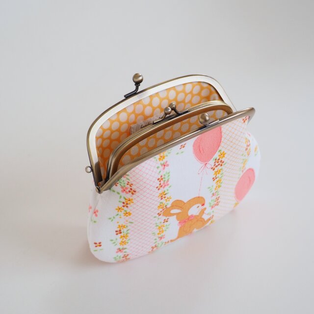 □ヴィンテージ生地の親子がま口財布・うさぎと風船 オレンジ系□ plum