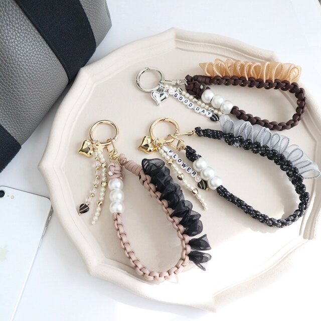 ＼バッグチャームにも◎／ チュールリボン パール付きハンドストラップ