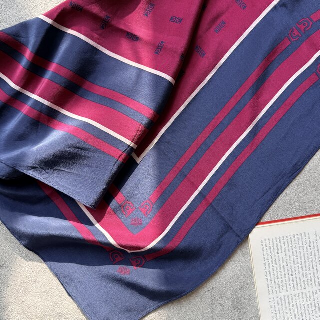 SC20-ヴィンテージスカーフ ITALY 1980s GWB Logo Art Purple Blue Silk
