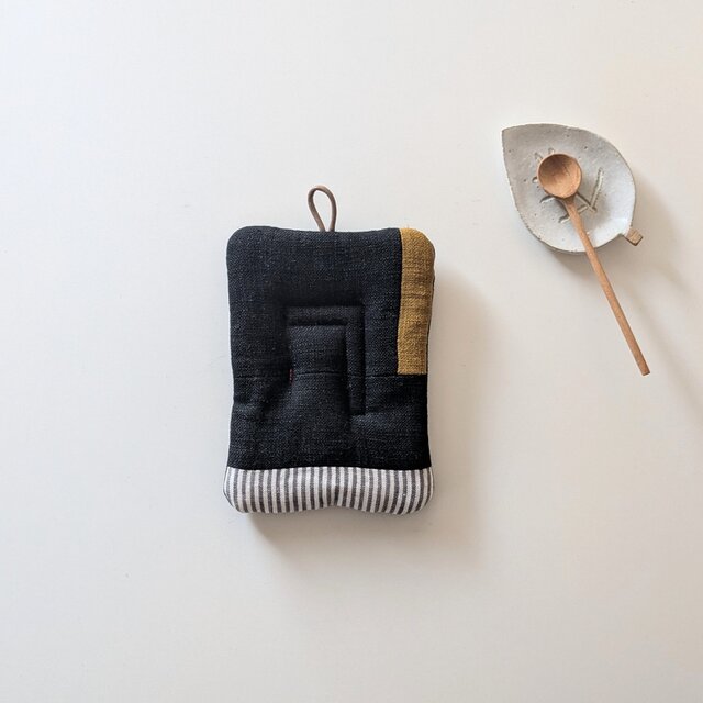 リネンの鍋つかみ/ポットマット　黒　ポットマット　パッチワーク　