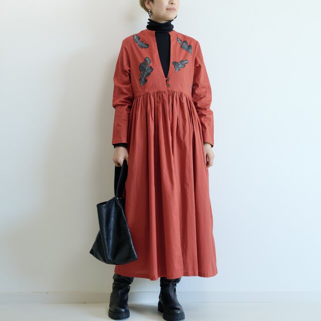 ローブギャザードレス・どんぐりの葉
