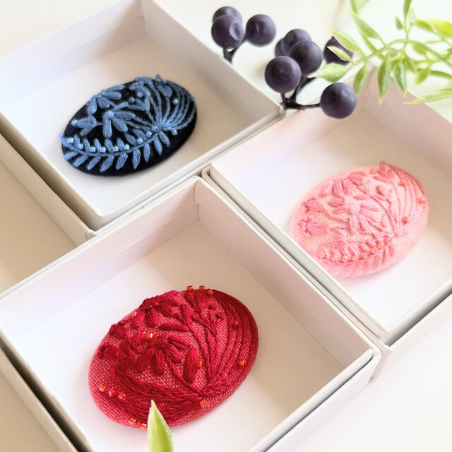 オーダー用　刺繍　ブローチ　ハンドメイド 小さなお花の刺繍ブローチ・botanical#413 | iichi 日々の暮らしを