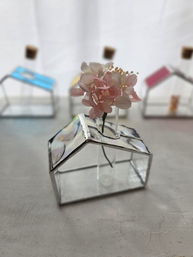 一輪挿しの小さなお家」ステンドグラス | iichi 日々の暮らしを