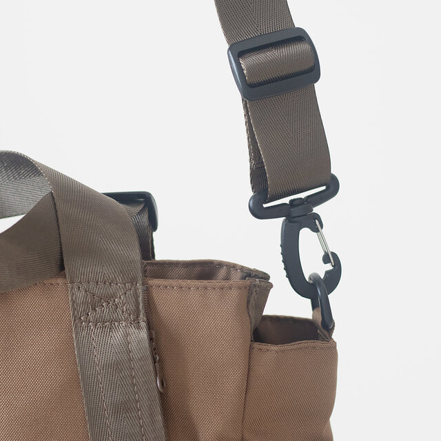 秋新作［Mサイズ］10ポケット3WAYバッグ 撥水加工ナイロン【ブラウン