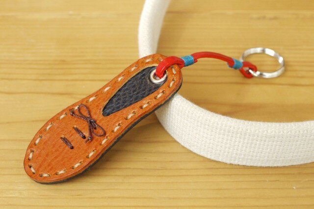 靴型のキーホルダー BR×NV #1-3 (イタリアンレザー) | iichi 日々の
