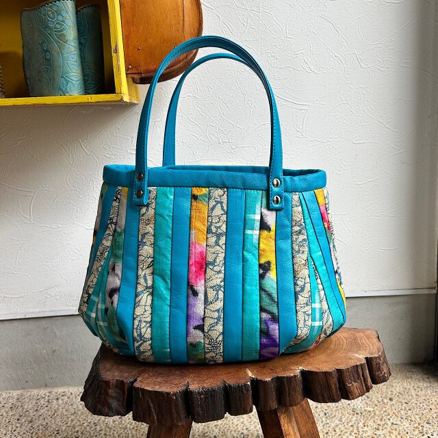 古布 パッチワーク手提げカバン 大きめ 古布パッチワークの大きめのバック ① ボストンバッグ ひだまり