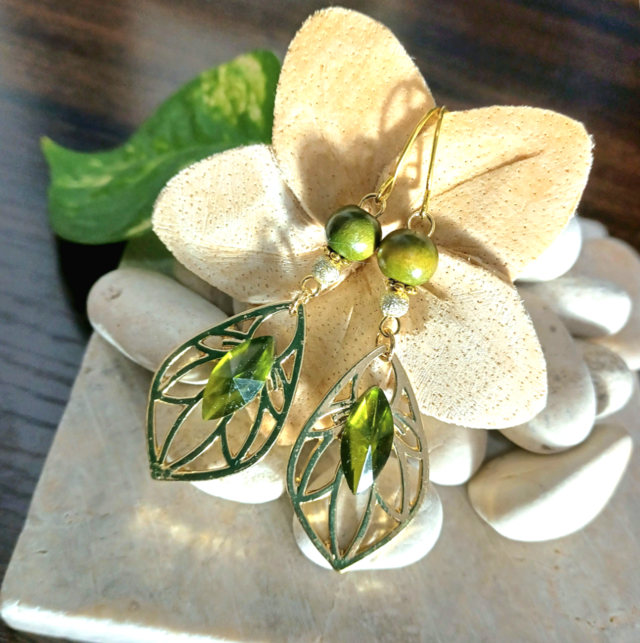 アラビアンピアス☪︎グリーン☾︎ウッド 宝飾品デザイン❀オリーブ ハンドメイド No.1093