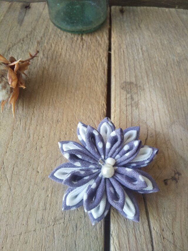つまみ細工のお花のブローチ