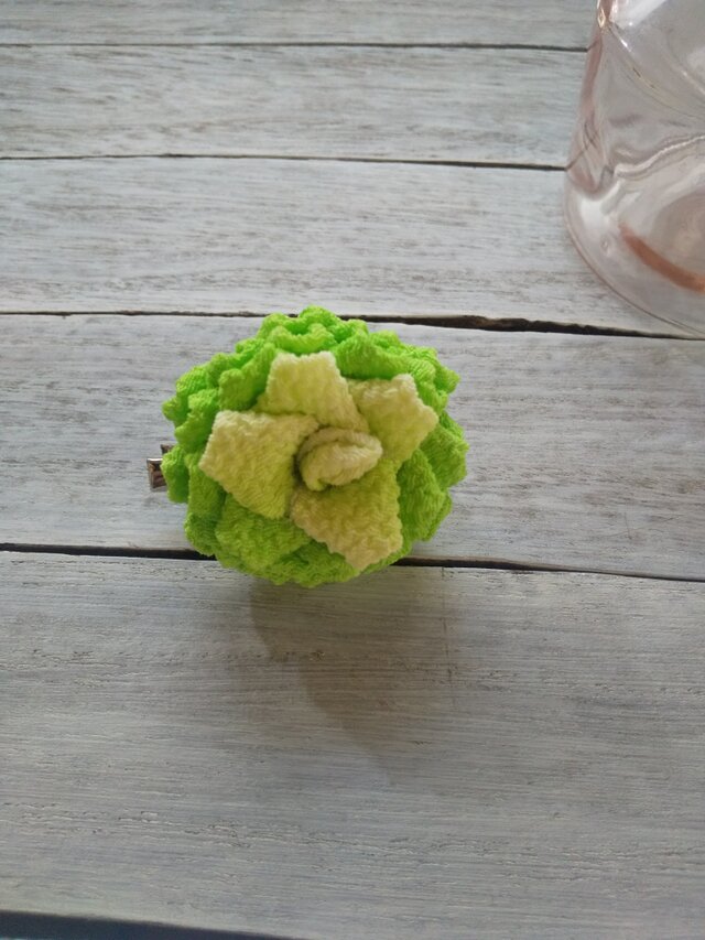 つまみ細工の満開バラのコサージュ