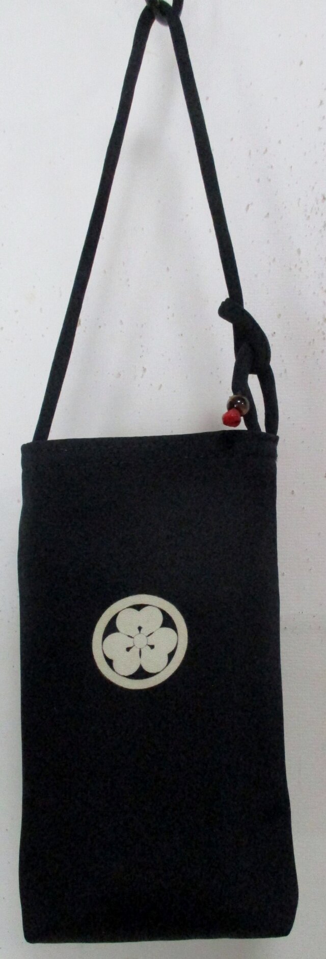 ８４５７　家紋入りの着物で作ったスマホポーチ　＃送料無料