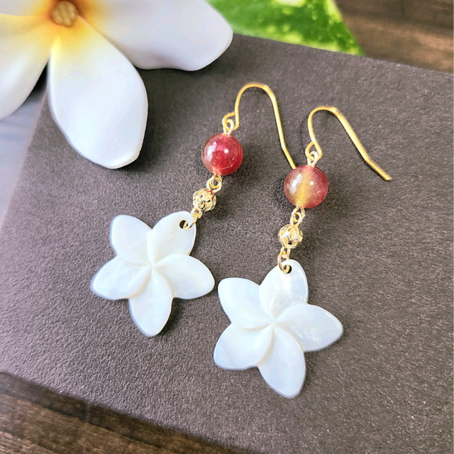 専用♡一点物シリーズ!!プルメリアとシェルピアス イヤリング プルメリア❀.*・゜シェル バリ島デザインピアス ハンドメイド No.1794