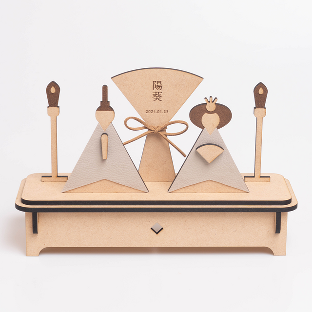 シンプルでモダンな雛人形（名入れ・誕生日刻印）