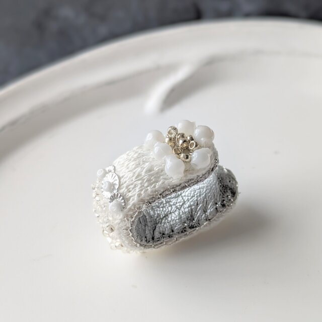 女と男のいる舗道｜イヤーカフ