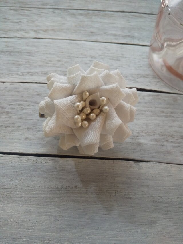 つまみ細工の満開バラのコサージュ