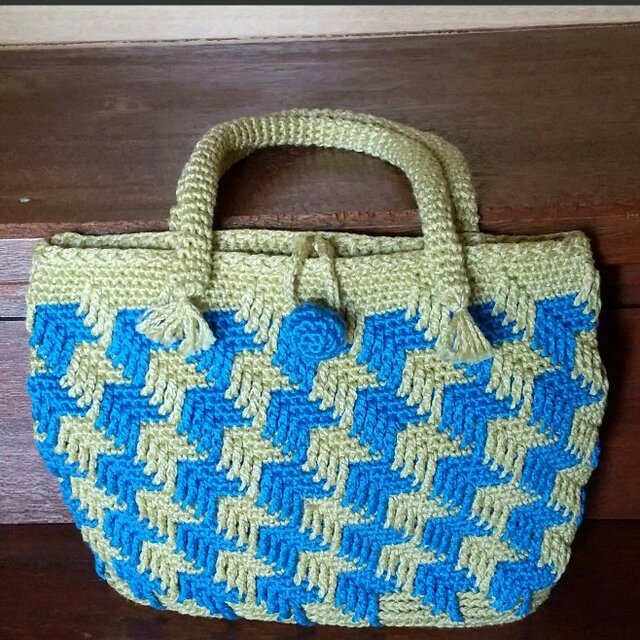 手編みのバッグ