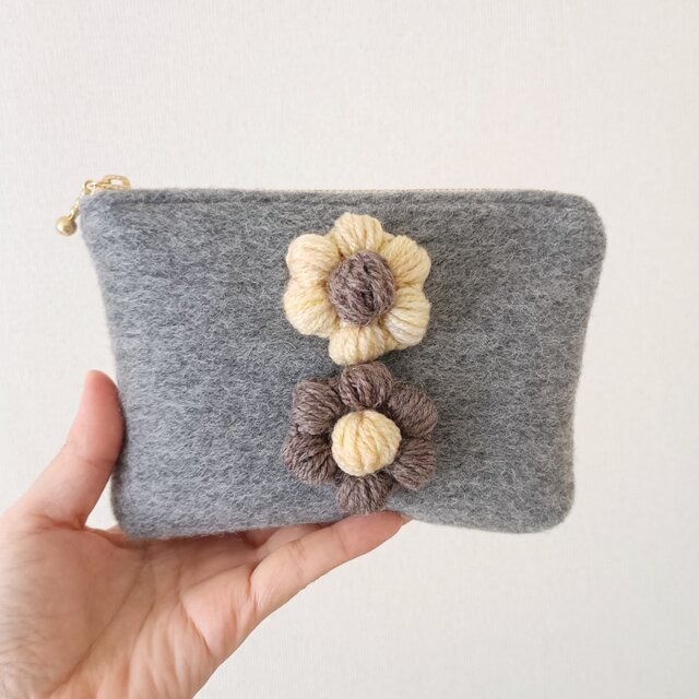 お花モチーフの可愛い編みポーチの作り方 ぷっくりお花のファスナー