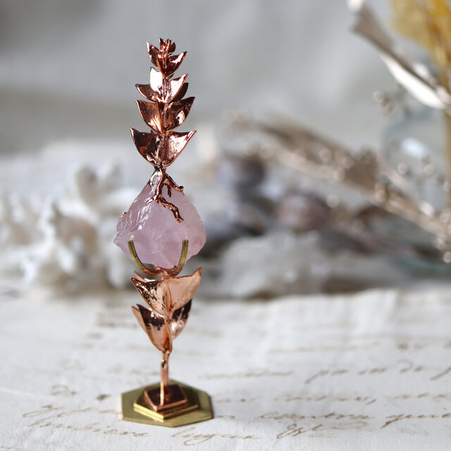 【花石】スタンド/ローズクォーツとサンカクバアカシア