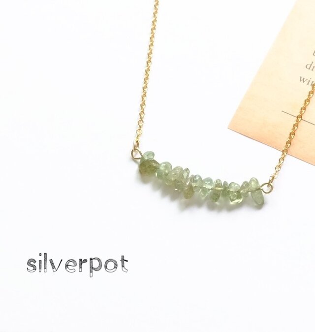 G133【天然石　グリーンアパタイト】のさざれバーネックレス　グリーン　チェーンの色＆長さお好みでお作りします