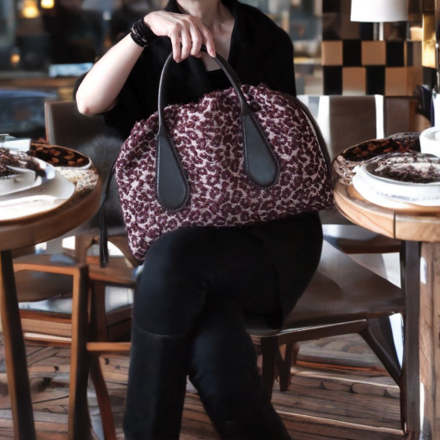 The lop drawstring hand bag