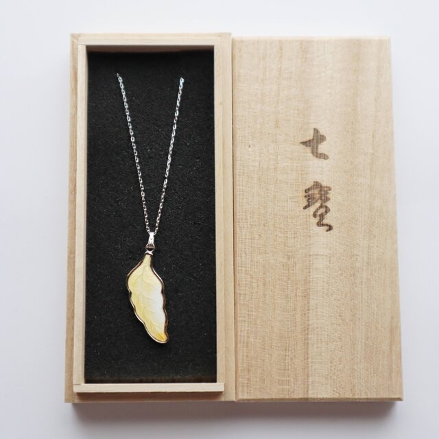 羽根 【Gold】七宝焼ペンダント 純銀胎七宝 | iichi 日々の暮らしを