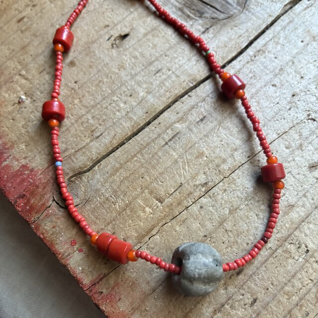 ＊古のネックレス＠アジア古代テラコッタビーズ＋ベネチアシードビーズ＋ナガ族ビーズ＋ホワイトハートビーズ＋チェンマイ鈴