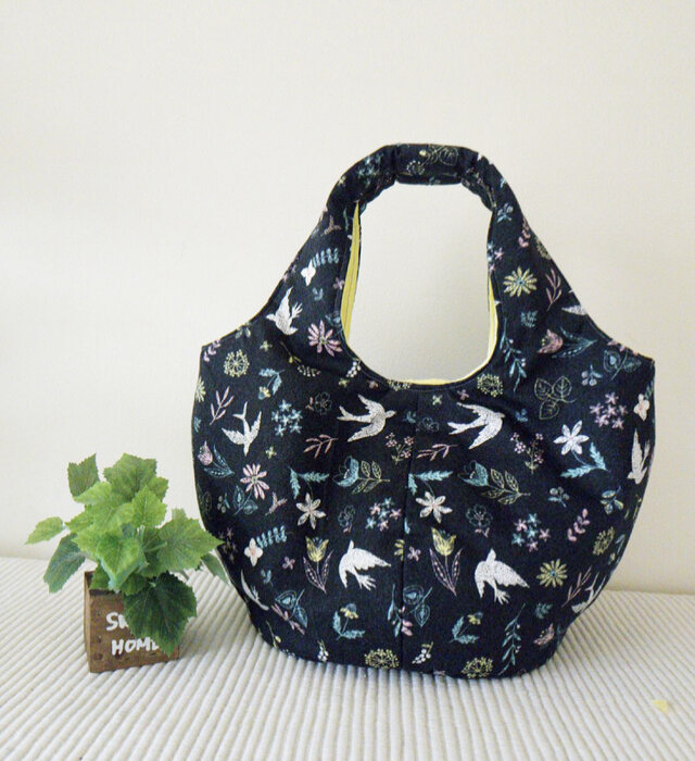 たっぷり入る♡鳥とはなの丸底bag