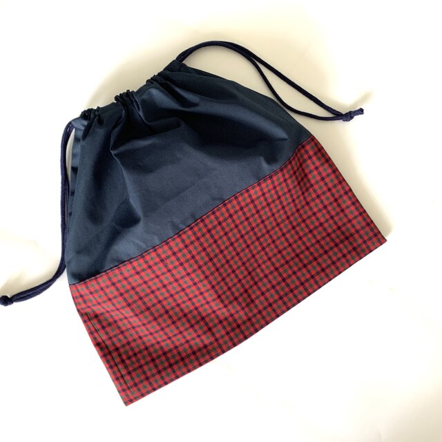 大きいサイズの巾着　紺×赤チェック