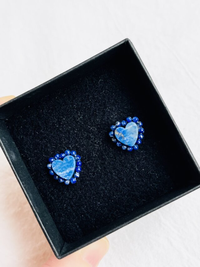 天然石 Heartラピスラズリ×つぶつぶラピスラズリ】ピアス | iichi 日々