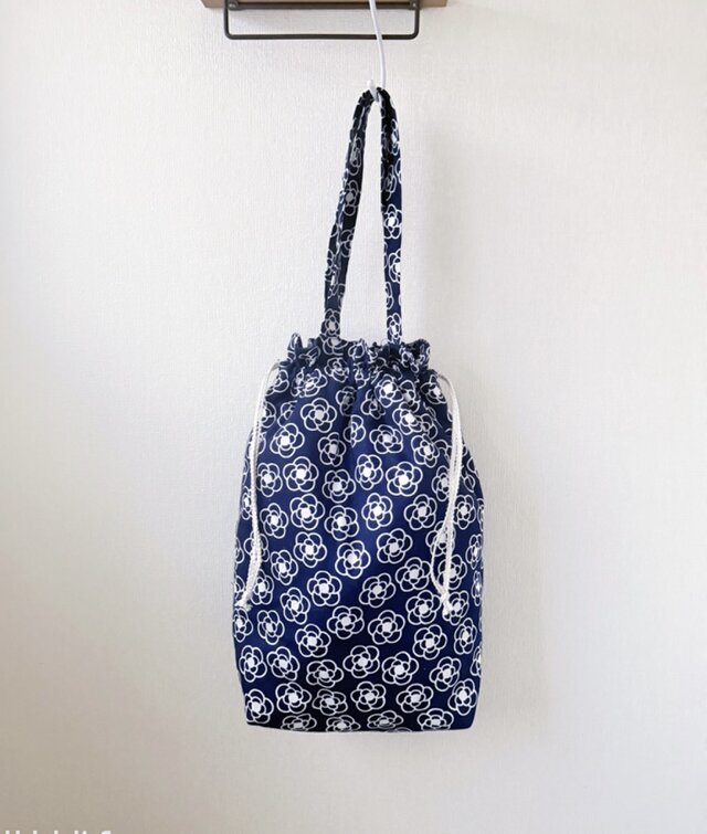 保温保冷シート付き巾着型エコバッグ・大きめ（カメリア・ネイビー）