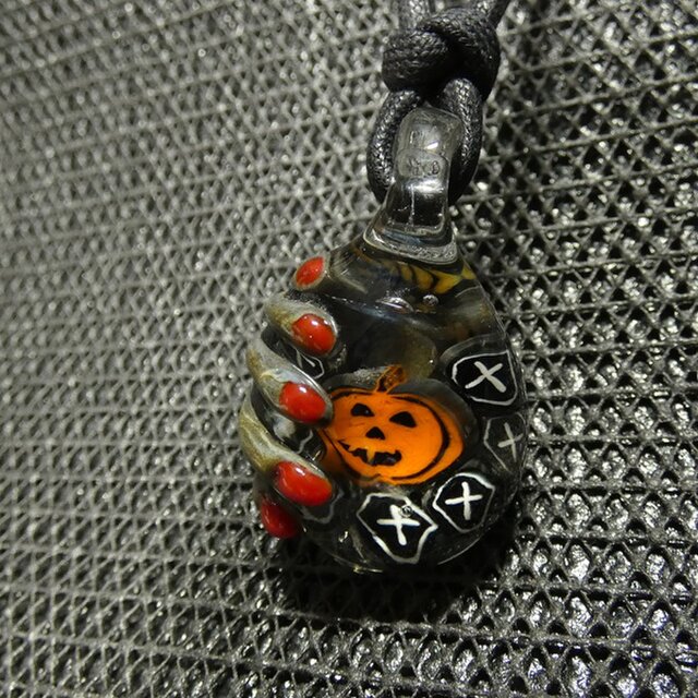 ハロウィン　赤い爪（ガラス、とんぼ玉、カボチャ、ハロウィン、一点物、伝統工芸）