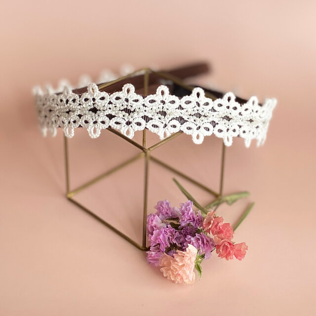長さ調節OK！幸せクローバーモチーフ✤タティングレースとビーズのヘアバンド✤White×White Mサイズ