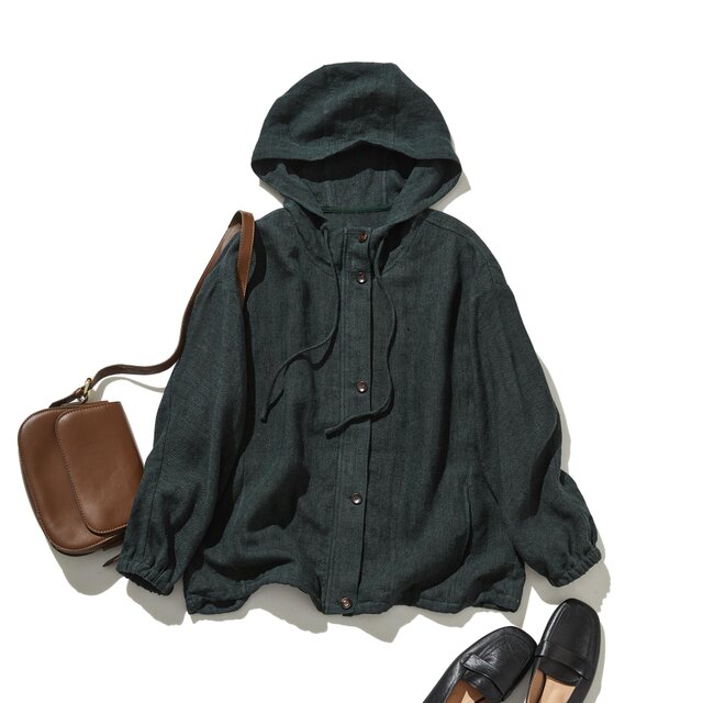 着る人を選ばない、長く愛用できる一枚 リネン100% フード付きブルゾン 秋冬アウター　濃緑　250902-2