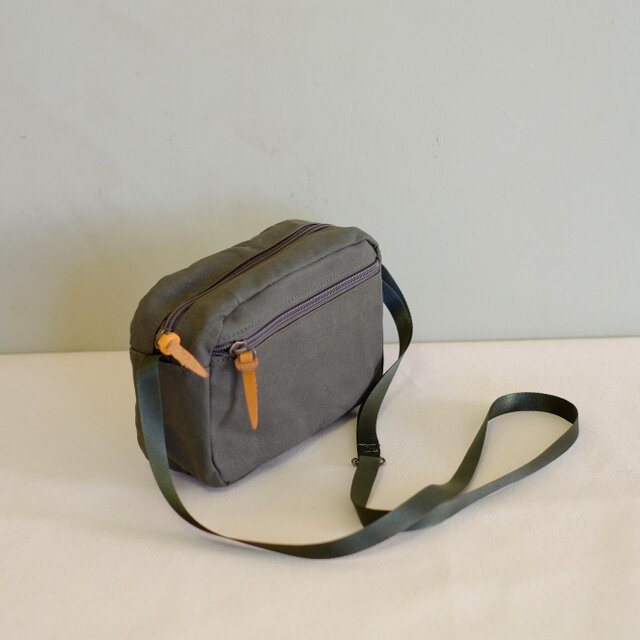 パラフィン帆布のミニショルダー/カーキ