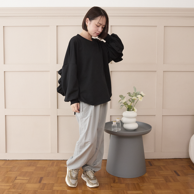 大人のスウェット 甘すぎないフリル 柔らかストレッチ素材トレーナー