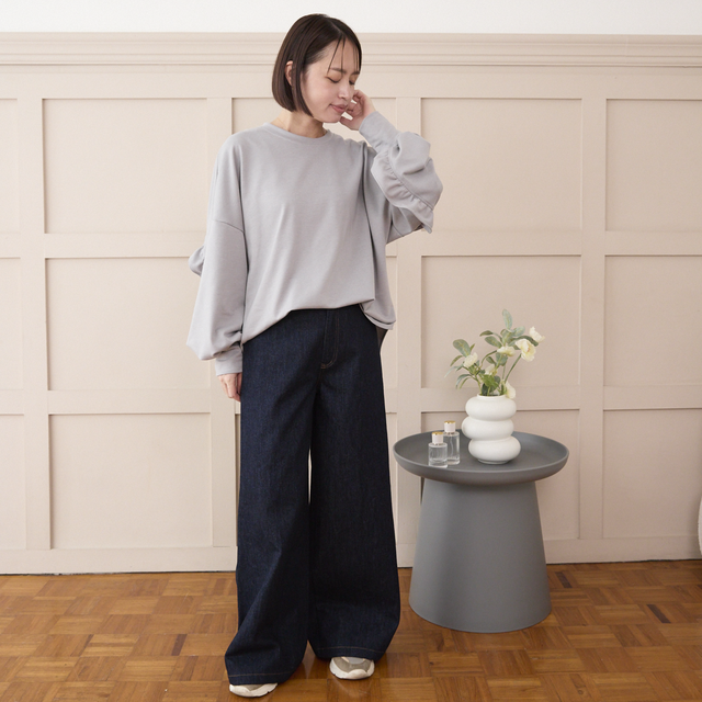 大人のスウェット 甘すぎないフリル 柔らかストレッチ素材トレーナー