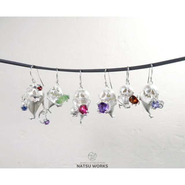 蜂 ピアス ニット ジュエリー 作家 選べる誕生石】ネコ＆にくきゅう アシンメトリーピアス【MIE3131BS】