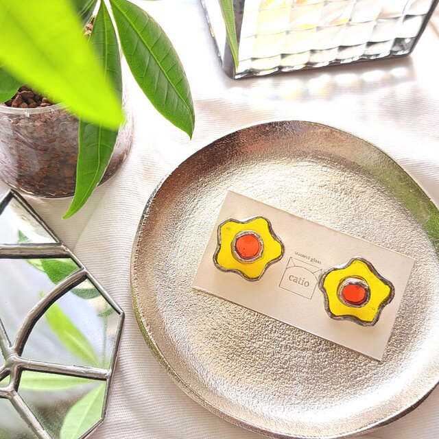 Flowers Pierce/Vitamin yellow