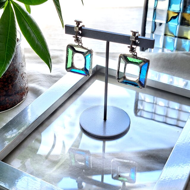 Frame pierce/earring _green＆metallic blue_