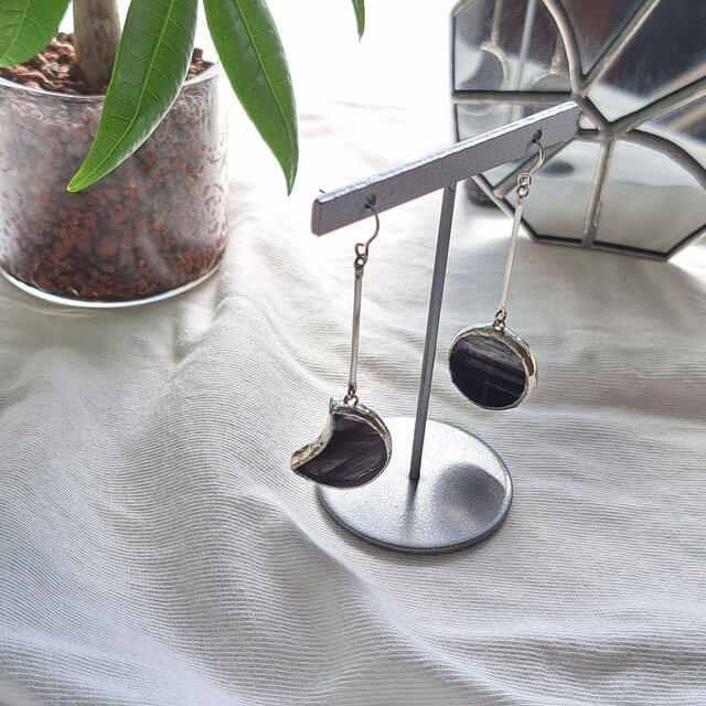 月の満ち欠け pierce/earring -black moon-