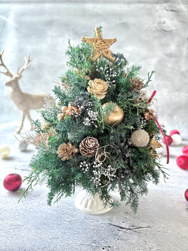 プリザーブド加工された卓上クリスマスツリー／ヒムロスギ／枯れないツリー プリザーブド加工された卓上クリスマスツリー／ヒムロスギ／枯れない