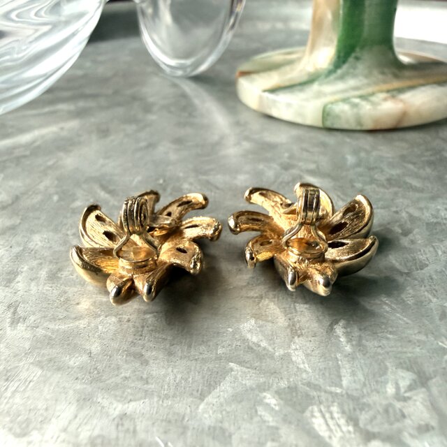 YM167-【 Monet 】モネ・ヴィンテージイヤリング Gold Tone Openwork