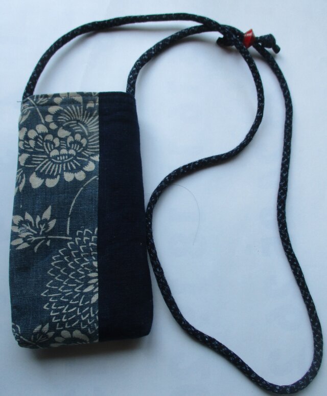 ８４６５　型染めで作ったスマホショルダー