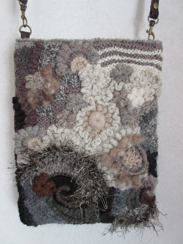 フリーフォームのスマホショルダー（ブラウン系2）