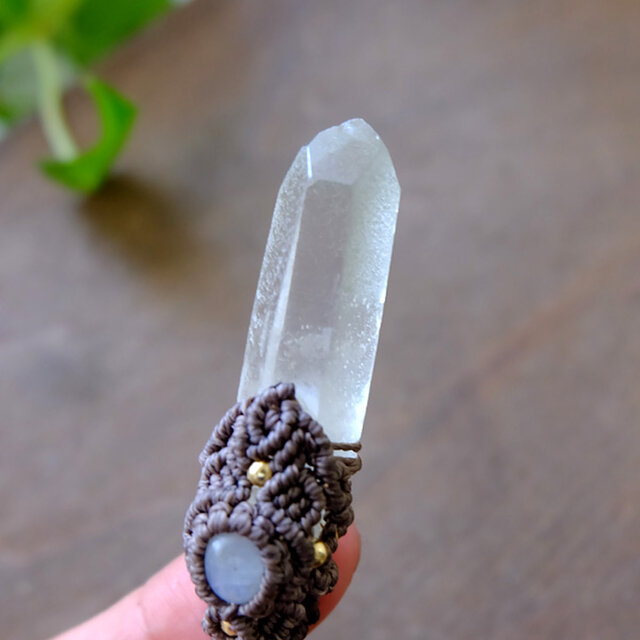 ヒマラヤ水晶ポイント （ガネーシュヒマール産）・ムーンストーン