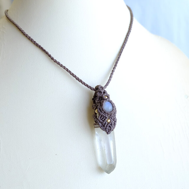 ヒマラヤ水晶ポイント （ガネーシュヒマール産）・ムーンストーン