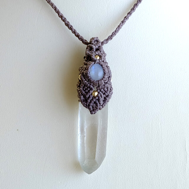 ヒマラヤ水晶ポイント （ガネーシュヒマール産）・ムーンストーン