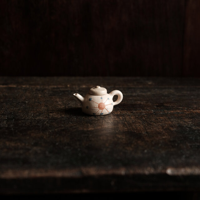 小ぶりで可愛い◆中国産　小ぶり陶器製ミニチュア急須　インテリアオブジェ　古民家　古道具　可愛い i5