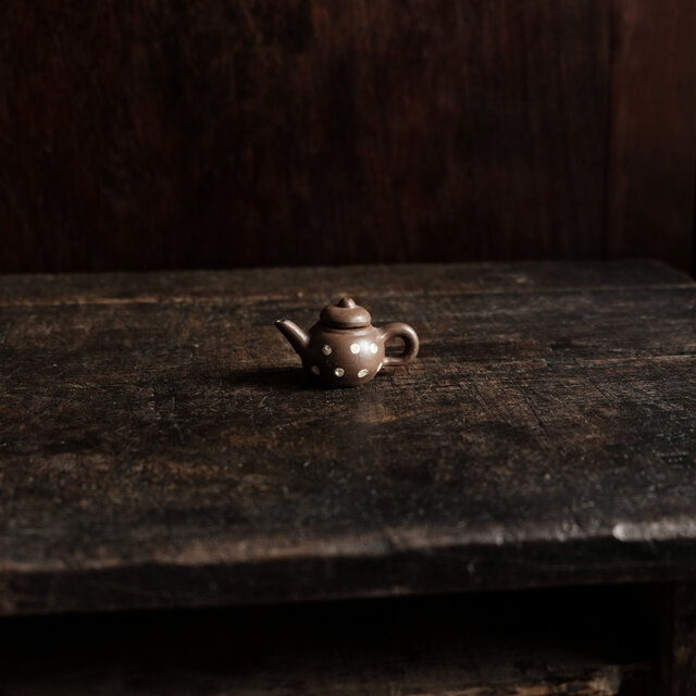 小ぶりで可愛い◆中国産　小ぶり陶器製ミニチュア急須　インテリアオブジェ　古民家　古道具　可愛い　i6